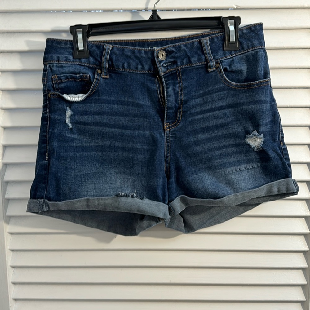 Vanilla Star Mid-rise Shortie Denim shorts - Size 11